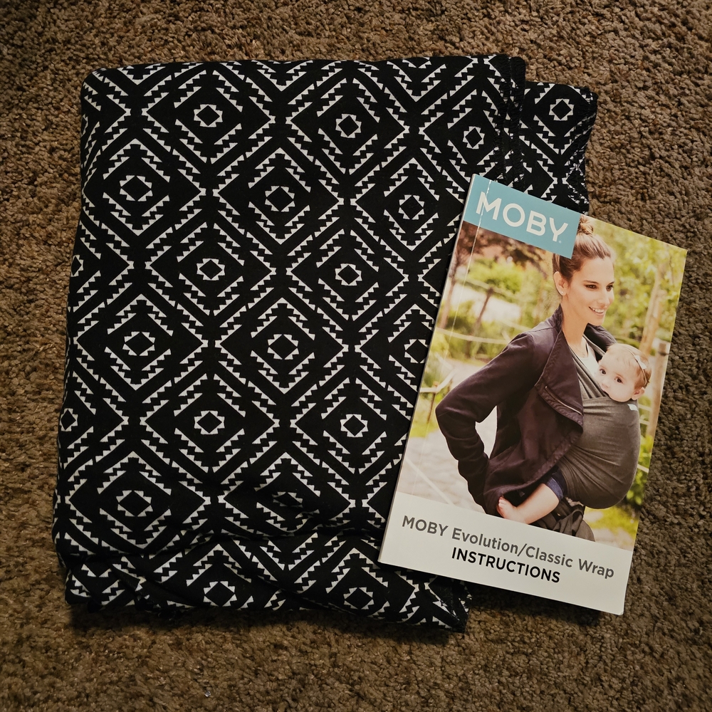 Moby Evolution Classic Wrap in Black and White